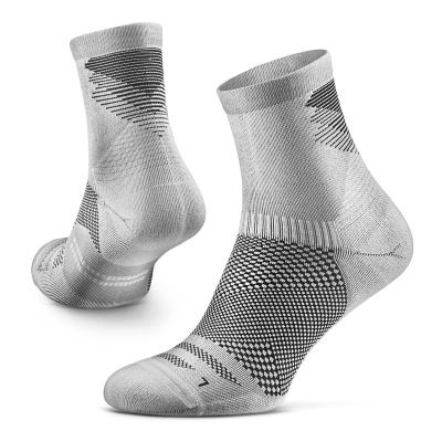 China Custom Logo Men Coolmax Comfort Moisture Wicking Arch Support Terry Running Mid Crew Athletic Seamless Socks QUICK DRY THETA for sale