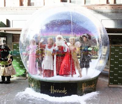 China Christmas Yard Inflatable Led Snow Globes Photo Booth Entertainment Outdoor Inflatable Fotomaton Decoration Wholesale for sale