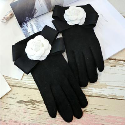 China New Fashion Larger Bow Flower Touch Screen Comfortable Women Wool Golves Luxury Black Color Keep Point Finger Warm Gloves for sale