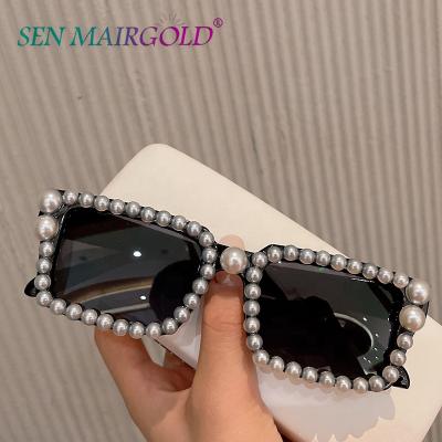 China Luxury Branded Anti Pearl UV400 Dewign Women Shade Glasses Candy Color Daily Wear Sqaured Sunglasses mujer de gafas de sol for sale