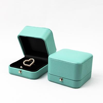 China Fashion Selling Jewelry Small Elegant Hot Green Multi Single Ring Case Pendant Box for sale