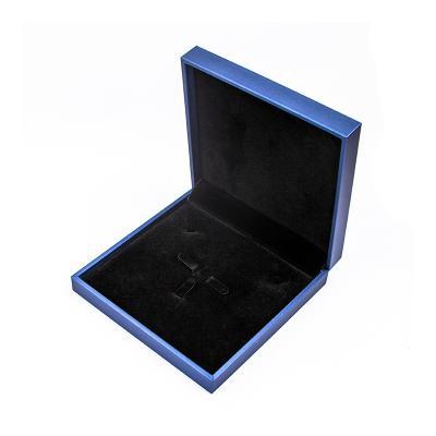 China Low Profile Luxury Elegant Custom Sign Suit Necklace Case Earring Jewelry Packaging Box With Logo for sale