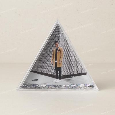 China Japan Best Fashionable Home Decoration Glitter Triangle Shaped Liquid Glitter Frame for sale