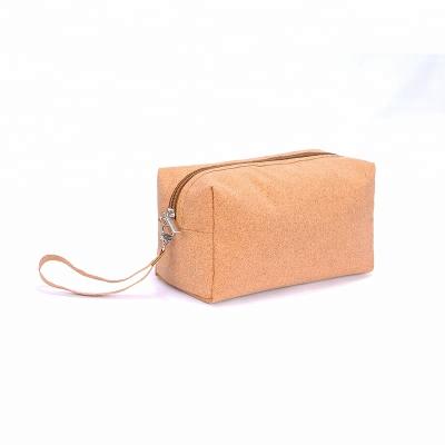 China Cheap Recycled Plain Cork Makeup Bag Water Resistant Cork Wash Cosmetic Bag Lightweight Recyclable Cork Portable Toiletry Bag for sale