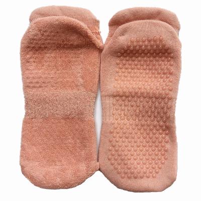 China QUICK DRY Custom Grip Stain Maker Eco-Friendly Slip Sports Yoga Socks Non Knock Non Slipper Socks for sale