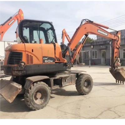 China 6 toneladas de excavadora de ruedas usadas ahorrando combustible Excavadora coreana Doosan DX60W en venta