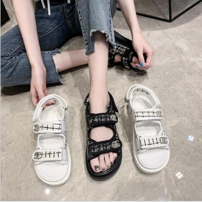 China Large size female fashion trend plaid sandals 2021 summer new style luxury slides sandals for sale