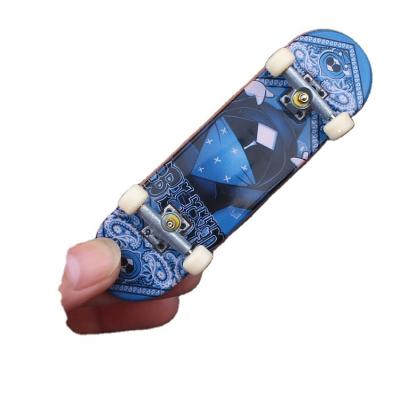 China Hot sale game custmized mini finger plastic funny desktop skateboard for sale