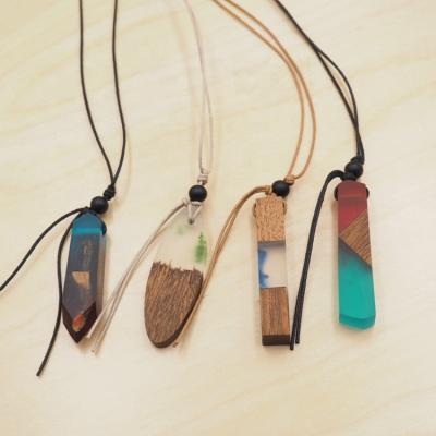 China FASHIONABLE Wholesale Popular Resin Irregular Shape Minimalist Necklace for sale