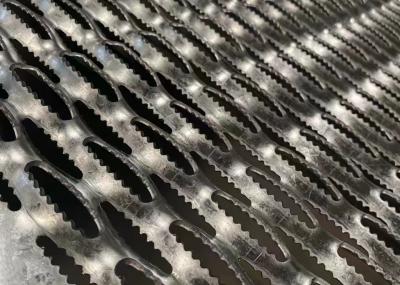 Chine Le carbone en aluminium et doux a poinçonné le passage couvert galvanisé râpant l'épaisseur de 0.3MM- 8MM à vendre