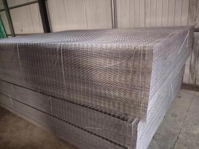 China Elektro Gegalvaniseerde Maat 11 galvaniseerde Gelaste Draad Mesh Rolls Good Price Te koop