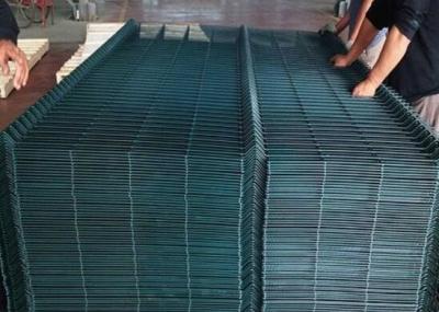 China Korrosionsbeständigkeit 3d kurvte Maschendraht-Zaun-Metallrahmen mit Pfirsich - schreiben Sie Posten zu verkaufen