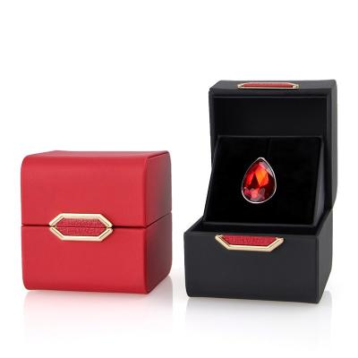 China Fashion Personalized Metal PU Leather Jewelery Gift Boxes Magnetic Jewelery Box for sale