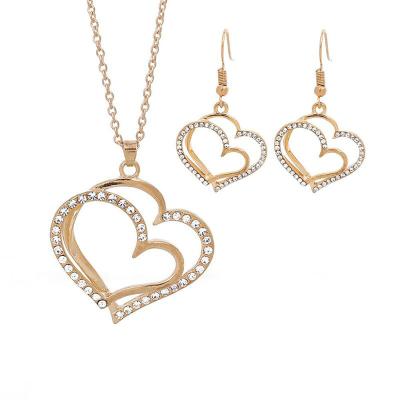 China Other Fashion Heart Necklace 18K Gold Plated Electroplating Alloy Heart Pendant Ladies Necklace for sale