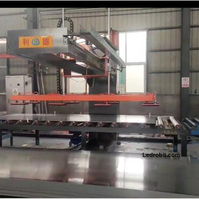 Chine Machine de chargement et de déchargement de plaques d'aluminium personnalisées 300 - 3000 kg Robot de chargement et de déchargement à vendre