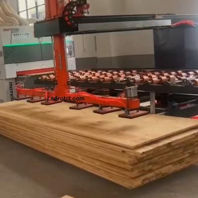 Chine Machine de chargement et de déchargement contrôlée par PLC Machine de chargement et de déchargement en bois sur mesure à vendre