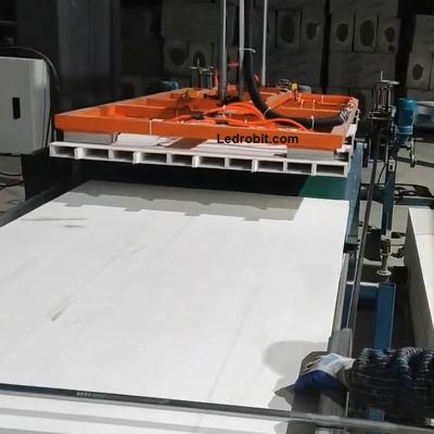 China Máquinas eléctricas de procesamiento de vidrio de carga y descarga por CNC con amplia personalización en venta