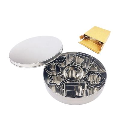 China 24 Pcs Sustainable Baking Pastry Tools Heart Round Star Cookie Cutter 3D Stainless Steel Cookie Cutter Set In A Metal Tin Box for sale