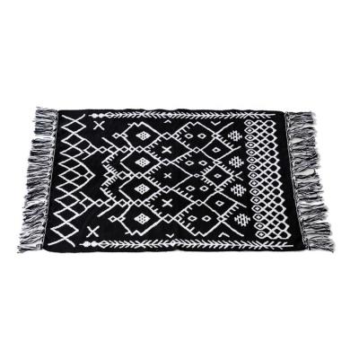 China High Quality Washable Home Decor Handmade Boho Woven Door Mat With Tassels for sale