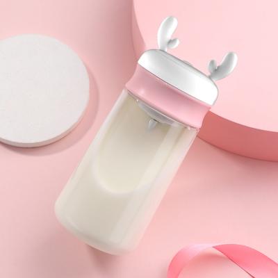 China With Portable Beater TRITAN BPA Free Rechargeable Battery Smoothie Blender With Cup for sale