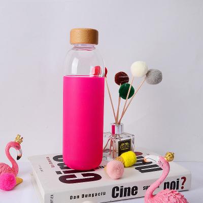 China Sport Sustainable Portable Travel Borosilicate Glass Silicone Sleeve Colorful Water Bottle for sale