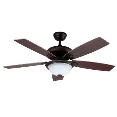 Cina Hot Sale 52 inch Flush Mount Decorative Ceiling fan With Lights in vendita