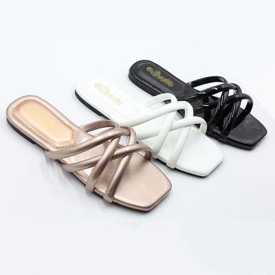 China Fashion Trend 2023 Wholesale Women Sandals Ladies hoes Summer Designer Anti-Slip Slipper Fashion Non-slip Beach Casual Soft Sole cross belt for sale