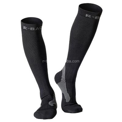 China New Arrival Antibacterial Colorful Night Sports Knee Running Reflective Cycling Socks With Reflective Logo for sale