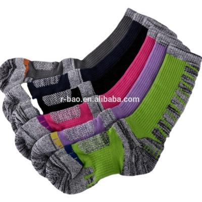 China Antibacterial Moisture Wicking No Puffiness Warm Cotton Winter Sock Increasing Ski Socks for sale