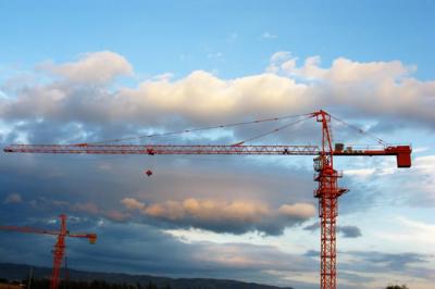 China Van de de SectieBouwconstructie van de staalmast de Kranenhuren, het Hydraulische Torenkraan Opheffen Te koop