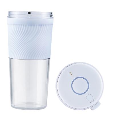 China Household Electric Mini Small Outdoor Juice Cup Portable Cordless Juicer for sale