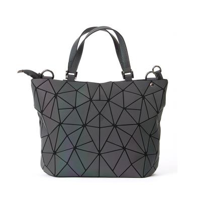 China Wholesale Zipper Closure Tote Style Women Bags Atacado Wholesale Women Femininas Bolsas Para Dama Geometric Laser Handbags BE0295 for sale