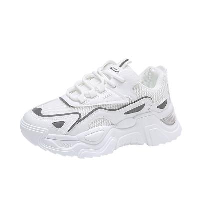 China Fashion Trend Wholesale Women's Chunky Bottom Hot Sell Basketball Shoe PU White Color Breathable Sports Shoe for sale