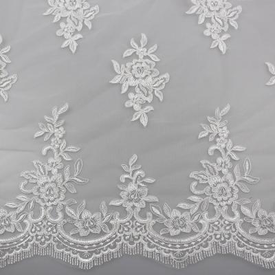 Chine Tissu de dentelle attaché par cil floral de broderie pour les robes de mariage nuptiales à vendre