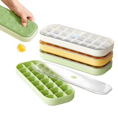 China Refrigerador con sola suave de plástico bandeja para hacer cubos de hielo bandeja de cubos de hielo cuadrada pequeña en venta