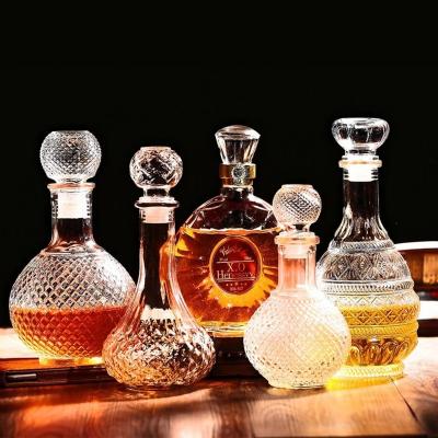 China Gift & Open 2021 Customs Wine Bottle Patterned Glass Wine Bottle for sale