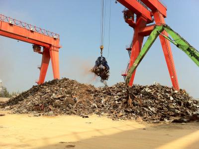 China 35 Tonne + 35 Tonne und 16 Tonne/10 Tonne Hochleistungsgreifer-u. magnetische Klemmen-elektrischer Portalkran für Schrottplatz zu verkaufen