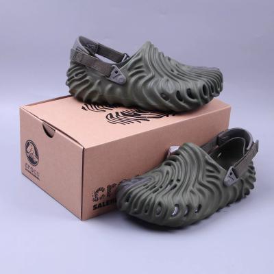 China Round In X Running Clogs With Logo Sandal Men Casual Plain Garden EVA Shoes Outdoor Beach Slides Fishing Wading Croc Shoes for sale