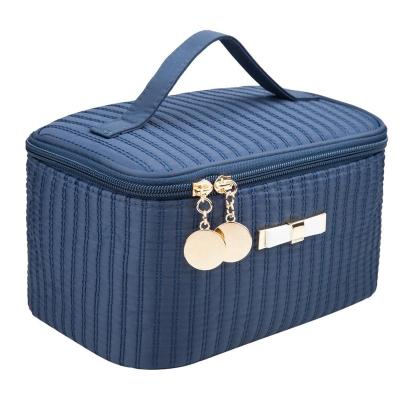 China Large Size Fashion Quality Zipper Travel Nylon Single Layer Makeup Bag Cosmetic Bag for sale