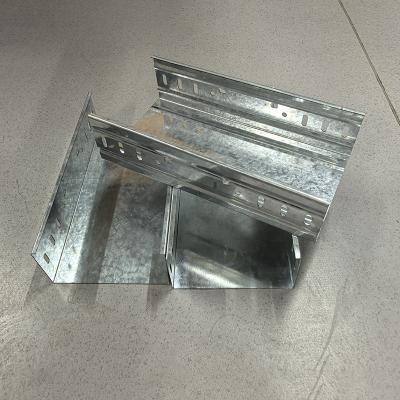 China 30-500 mm Side Rail Hot Dip Galvanized Cable Tray Aanpasbare opties en accessoires Te koop