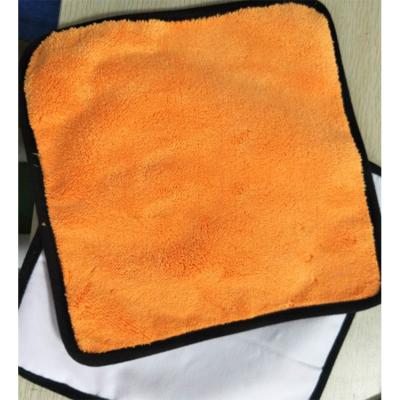 China Factory Supply Beautiful Anti-static Microfiber 30*30cm 400gsm Coral Fleece 200gsm Suede Piped Towel for sale