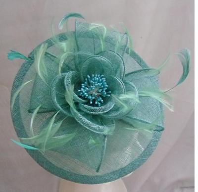 China Elegant Green Ladies Fascinator Hats With Sinamay Petals And Feathers Breathable for sale