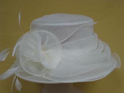 China Sombrero blanco de la organza de la moda, sombrero elegante de la iglesia de las señoras con la flor de la organza para el partido en venta