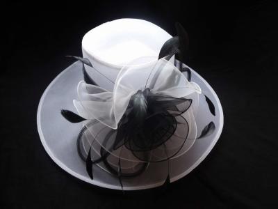 China Sombreros elegantes de encargo 100% de la organza para las mujeres, sombrero de la iglesia de las señoras con el ajuste del uno mismo de la organza en venta