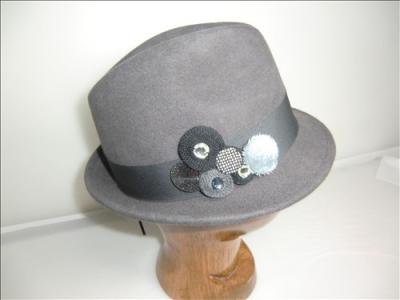 China Sombreros de fieltro de las lanas de Fedora de la banda de la cinta de la moda del OEM de las señoras con el ajuste de la hebilla para el día normal en venta