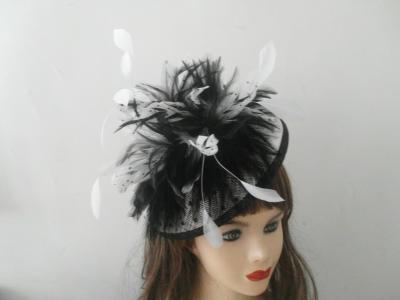 China Medium Dotted Printed Sinamay Ladies‘ Fascinator Hats For Women With Coque Feather for sale