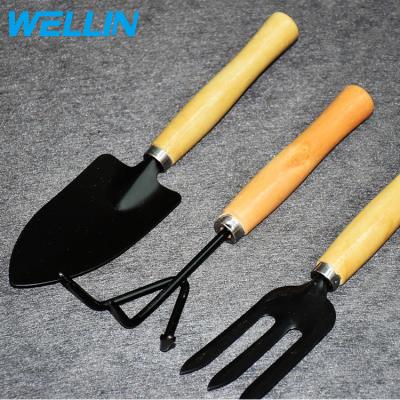 China Promotion Carbon Steel 3Pcs Handle Garden Tools Kit High Quality Gardening Tool Wood Set for sale