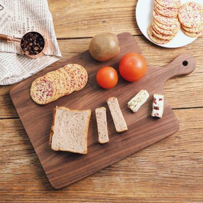 China Sustainable Wooden Cutting Board Acacia Wood Cutting Board Charcuterie Board 40x25cm With Handle for sale