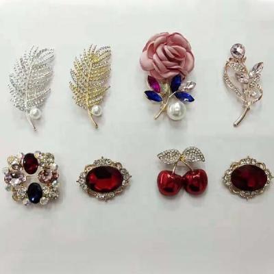 China Wholesale Crystal Pointback Pearls Rhinestone Applique Bra Brooch Pin Ornament for sale