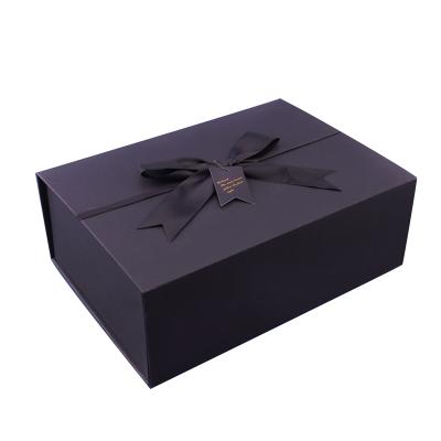 China Handmade Custom Gift Box Packaging Luxury Boutique Flower Package Gift Black White Fold Box for sale